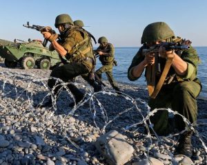 Десантом на берег.