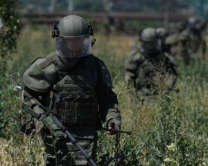 «Гермес» и его команда.