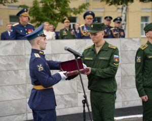 Добиваться успехов в учёбе.
