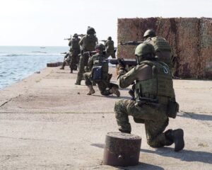 С упором на практику.