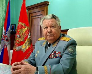 В статусе командующего ветеранской гвардией.