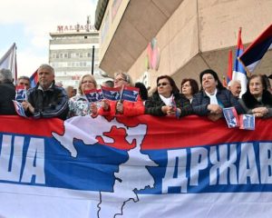Сербы в центре столицы Республики Сербской городе Баня-Лука протестуют против попыток втянуть Боснию и Герцеговину в НАТО.
