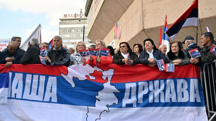Сербы в центре столицы Республики Сербской городе Баня-Лука протестуют против попыток втянуть Боснию и Герцеговину в НАТО.