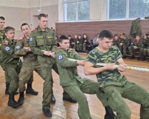 Рубили лозу, метали ножи и стреляли из лука