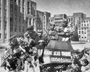 Празднование Великой Победы в мае 1945 года.