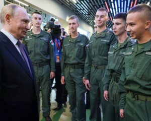 Сохраняя память о героях, воспитывать будущих защитников Отечества.