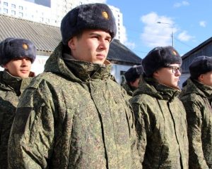 Под марш «Прощание славянки».