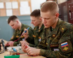 За нашими бойцами – вся страна