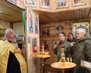 Под сводами полевого храма.