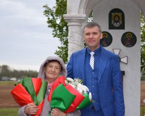 В числе почётных гостей на открытии мемориальной часовни были дочь Героя Советского Союза Василия Чеботарёва Алимпиада Васильевна и его правнук Сергей.