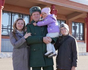 Папа может всё, если он военный.