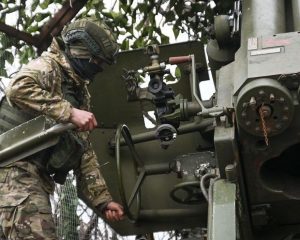 Отвагой смелых сыновей издревле сильна Россия.
