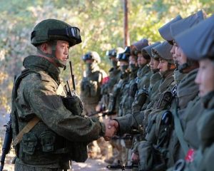 Их задача – помочь вернуть мир и спокойствие.