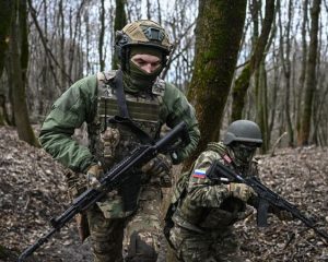 С достоинством выполняя воинский долг