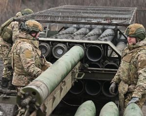 Уверенно преодолеваем оборону противника.