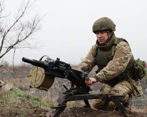 Бьём врагов, спасаем своих.