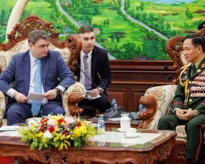 Укрепляя сотрудничество и взаимодействие.