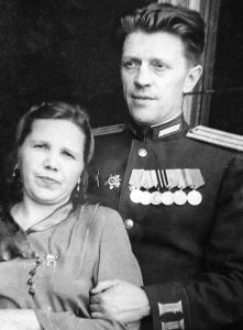 Владимир Васильевич с супругой Анной, 
май 1945 года.