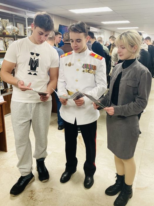 По шести гуманитарным специальностям