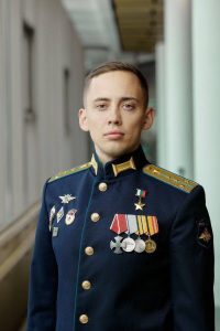 Гвардии капитан Илья Споняков.