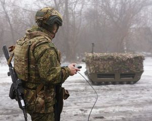 Прячут своих в пелене дыма.