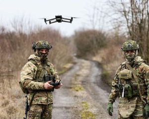 Укрепляя мастерство с каждым новым взлётом.