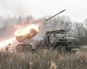 «Огоньком» врага встречаем