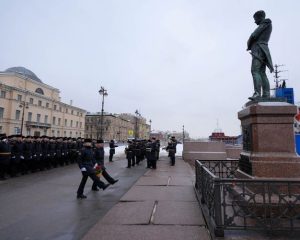 Старейшему военно-морскому вузу 325 лет.