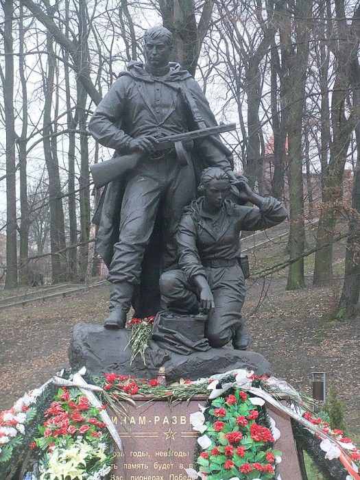 Памятник воинам-разведчикам в Калининграде.
