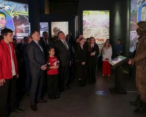 Имена героев нам позабыть нельзя.
