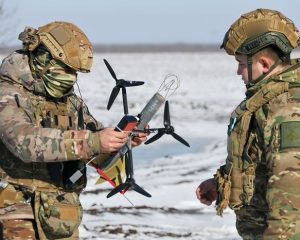 Решительно продвигаемся вперёд, сокрушая врага.