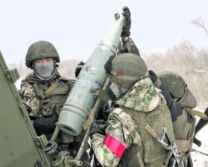 Защищать страну – призвание сильных и отважных.