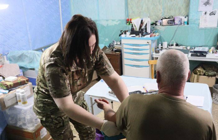 Она борется за жизнь воинов