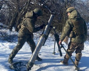 Без промаха бьёт наш миномёт.