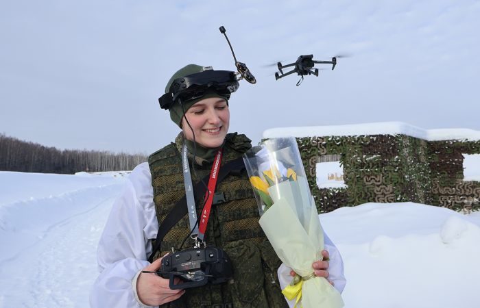 Тюльпаны для любимой на полигон доставил дрон