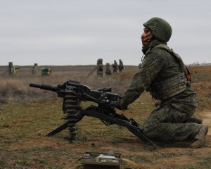 Чтобы врагу противостоять, нужно без промаха стрелять