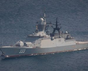 Демонстрируя Андреевский флаг в Мировом океане.