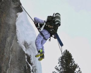 И ветру со снегом вопреки.