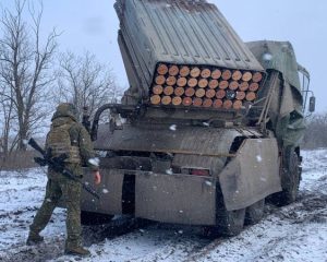 Непрерывно утюжат позиции противника
