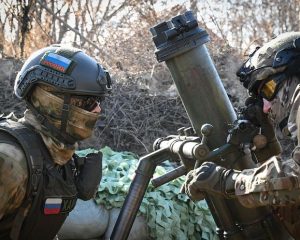 С храбростью выполняют воинский долг, защищая Отчизну.