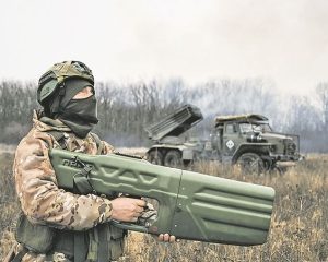 Умело крушим оборону противника.