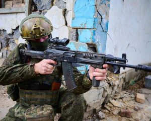 Не зная усталости, бьют и громят обречённого врага.