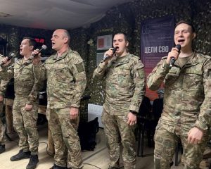 И льются песни в блиндажах…