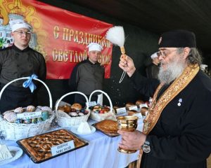 С надеждой, верой и любовью.