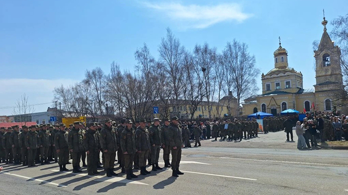 Приобщаясь к светлому Христову Воскресению
