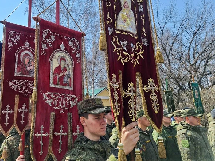 Приобщаясь к светлому Христову Воскресению