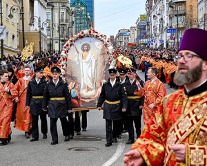 И крестный ход на берег моря