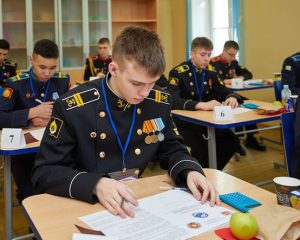Физики готовятся побеждать противника.