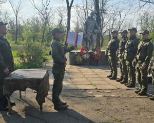 Мы сможем всё,мы клятвы не нарушим.
