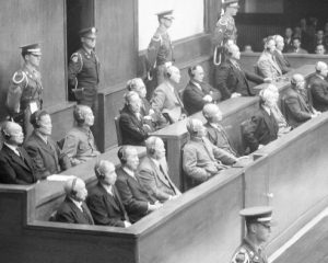 Японские военные преступники на заседании Международного военного трибунала для Дальнего Востока, который работал в Токио в 1946–1948 годы.